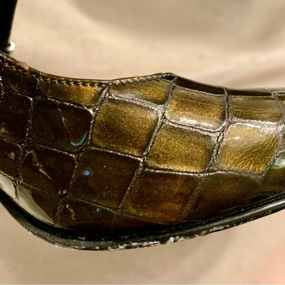 NEW Brighton Beau Mules Sz 7.5 Italy Patent Leather Olive Bronze Crocodile - Picture 6 of 16